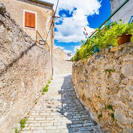 In Sv. Filip I Jakov 53596 Sveti Filip i Jakov