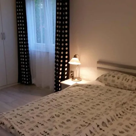 In Sv. Filip I Jakov 53596 Apartment