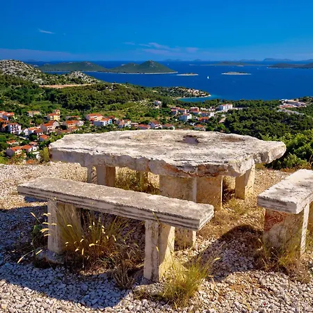 In Sv. Filip I Jakov 53596