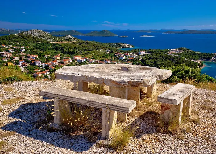 In Sv. Filip I Jakov 53596